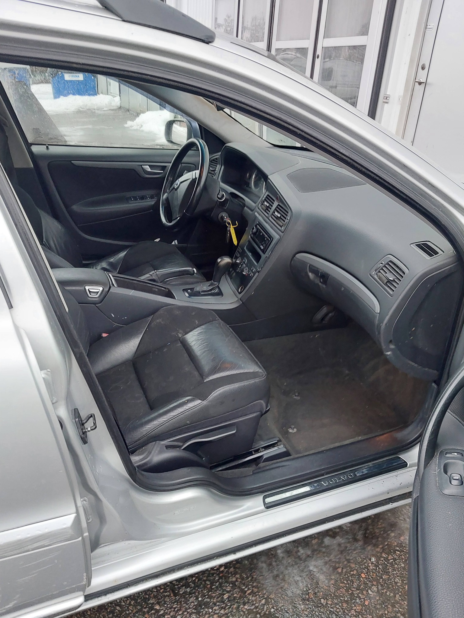 Förarplats med läderklädsel och automatlåda
